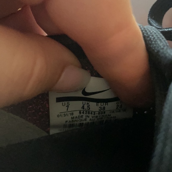 NIKE VAPORMAX Size 7 Women’s - Picture 6 of 6